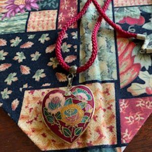 Vintage * Large BURGUNDY CLOISONNE HEART Gold & Green * BURGUNDY Rope NECKLACE